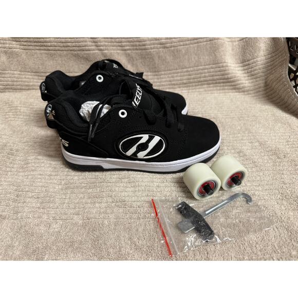 Heelys Unisex-Child Voyager Tennis Shoe, Black/White, 2 M US Big Kid NEW - Picture 7 of 8